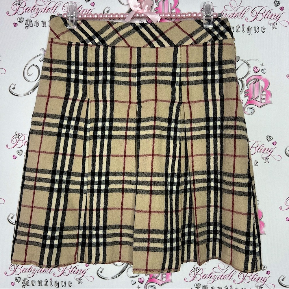 Burberry skirt plaid nova check print pleated pockets on back cute school girl